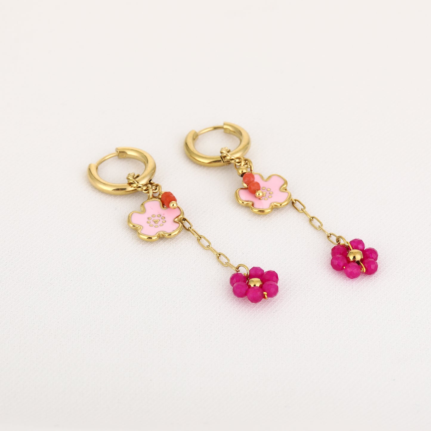 Oorbellen met gekleurde bloemen