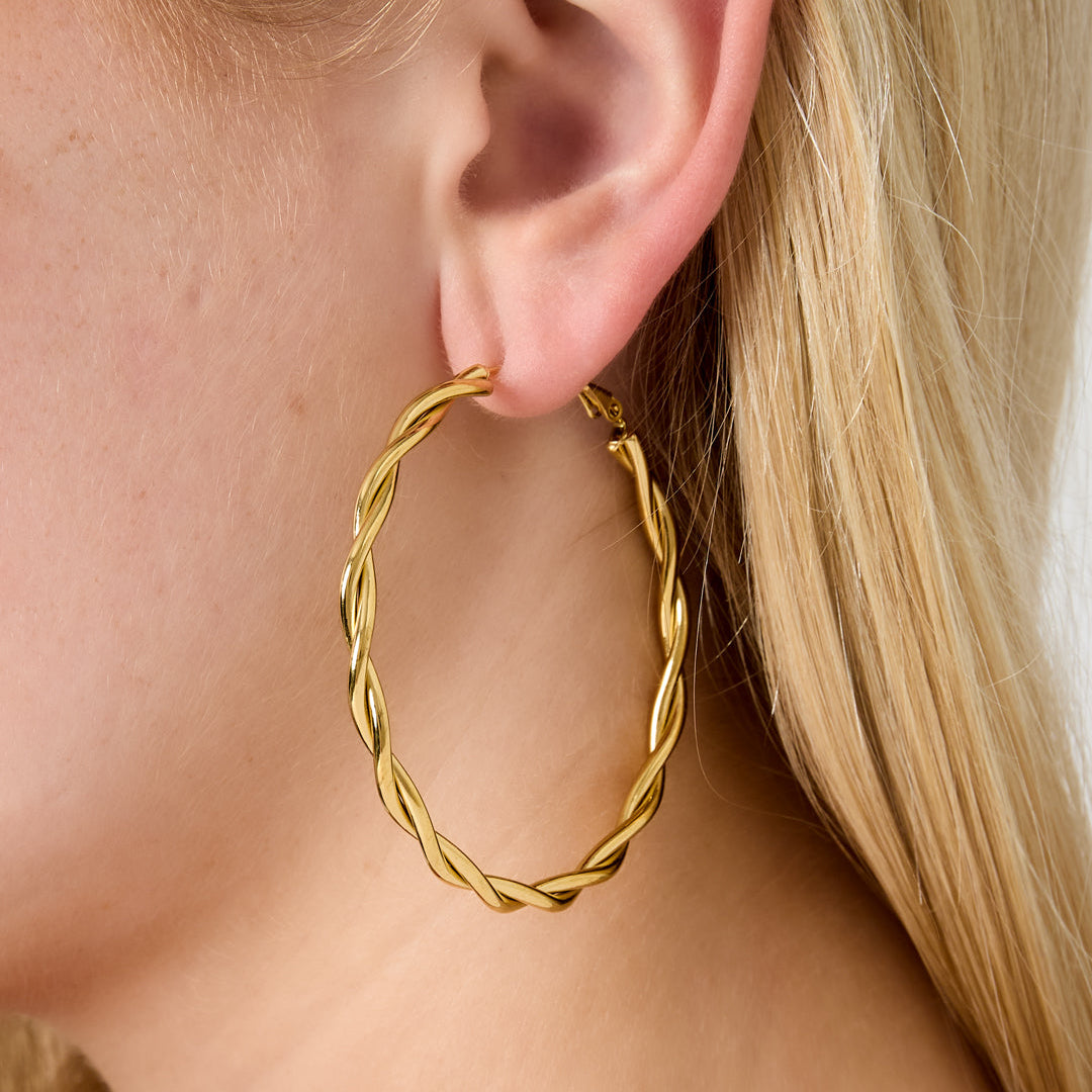 Twisted hoop